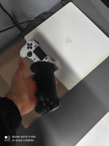 плейстейшен 4 про: PlayStation 4 Slim (ağ rəng) oyun konsolu paketi + oturacaq həddiyə