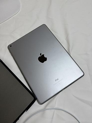 mi 11: Apple iPad (9.7") с комплектом аксессуаров - Дисплей: 9.7", Retina — 3