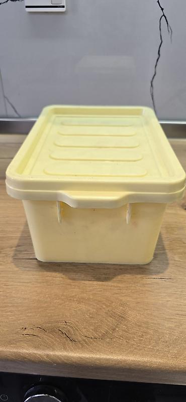 çekmeceli plastik sandıqlar: Plastik saxlama qutusu – qapaqlı, krem-sarı rəngdə. Xüsusiyyətlər: - — 5