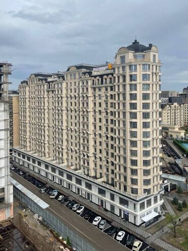 105 серия 3 комнатная: 3 бөлмө, 104 кв. м, Элитка, 15 кабат, ПСО (өзү оңдоп түзөтүп бүтүү үчүн)