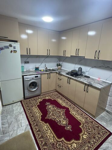 Uzunmüddətli kirayə evlər: Sumqayıt 16 ci mikrorayon Səda marketin yaxınlığında 4 otaq ev kirayə — 4