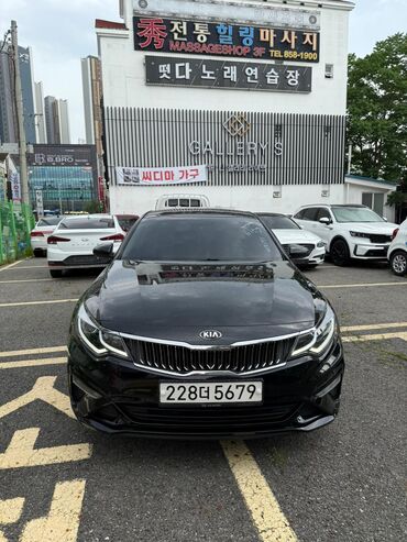 реальному покупателю хороший торг: Элегантный седан Kia k5 в черном цвете с просторным салоном, идеально