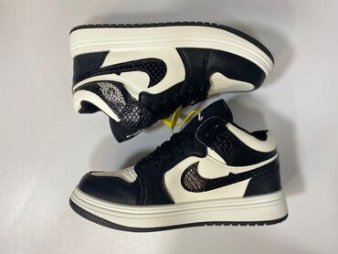 Uşaq ayaqqabıları: Uşaq idman ayaqqabısı – aşağı kəsimli dizayn - Rənglər: qara-ağ və -da lalafo.az — 3 Uşaq ayaqqabıları: Uşaq idman ayaqqabısı – aşağı kəsimli dizayn - Rənglər: qara-ağ və — 3