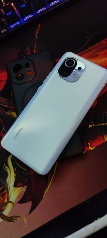 экрана телефона: Xiaomi, Mi 11, Б/у, 128 ГБ, цвет - Белый, 2 SIM