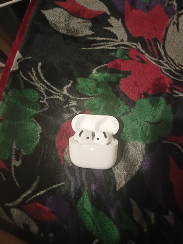 купить накладки на наушники: Беспроводные наушники Apple AirPods Pro в компактном белом кейсе