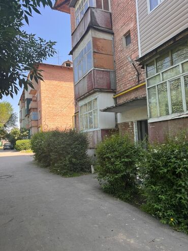 посуточная квартира кара балта: 3 комнаты, 58 м², 105 серия, 1 этаж, Старый ремонт