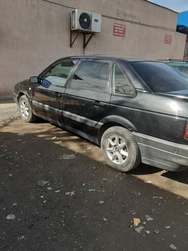 Volkswagen: Volkswagen Passat: 1993 г., 1.8 л, Механика, Бензин, Седан