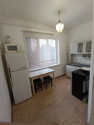 1 ком квартира каракол: 1 бөлмө, 35 кв. м, Жеке план, 2 кабат, Эски ремонт