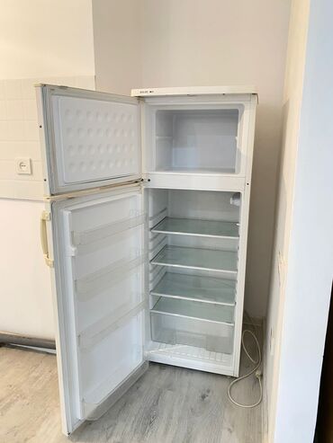 продаю в связи переездом: Холодильник Avest, Б/у, Двухкамерный, De frost (капельный), 55 * 143 * 57