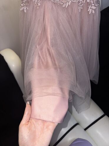 Haljine: Elegantna haljina u puder‑roze boji - Kroj: kratka A‑linija, raskošan — 6