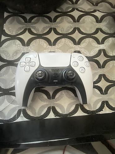 ps5 pultu qiymeti: PlayStation 5 DualSense oyun pultu – ağ/qara rəng - Model: Sony — 2