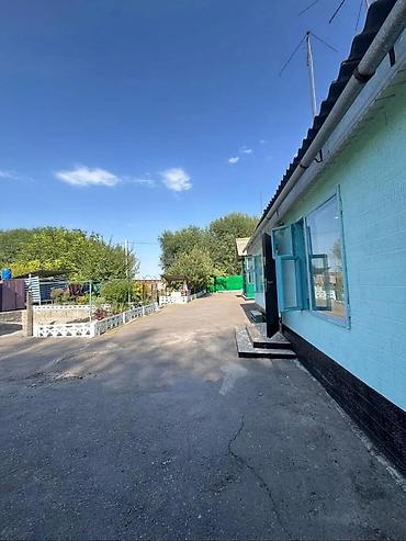 Продажа коттеджей и домов: 6 комнат, 200 м², 15 соток, Бишкек, Собственник — 15