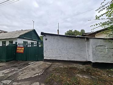 Продаётся жилой дом с большим двором и хозяйственными постройками. -