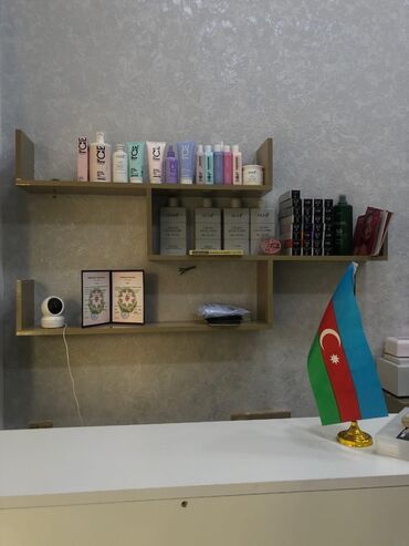 кухонная мебель на заказ в баку цены: Прямой стол, Без выдвижных ящиков, С полками, Ламинат гладкий
