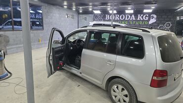 транспорт машина: Volkswagen Touran: 2005 г., Автомат, Бензин, Универсал