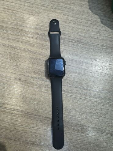 часы с экраном: Apple Watch SE, 44 мм - Корпус: алюминий, цвет тёмный (Space Gray). -