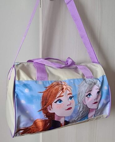 Ostale dečije stvari: Torba za trening i putovanja
Cena 1600 din
38*22 cm — 3