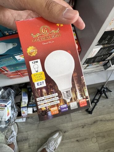 Лампы и настольные светильники: Светодиодная лампа Goldenlight мощностью 12 Вт с цоколем E27