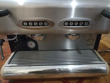 оборудования для кафе: Кофемашина двухрожковая, практически новая