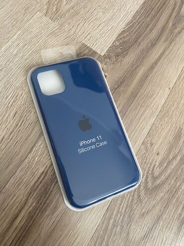 чехол для мото: • Силиконовый чехол на IPhone 11 насыщенного синего цвета