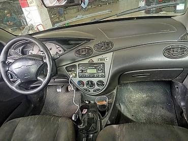 Унаа сатуу: Ford Focus: 2002 г., 1.6 л, Кол менен иштөөчү, Бензин, Хетчбек — 2