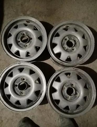 19 диска: Комплект из 4 стальных дисков R13. Характеристики: - Диаметр: 13" - — 1