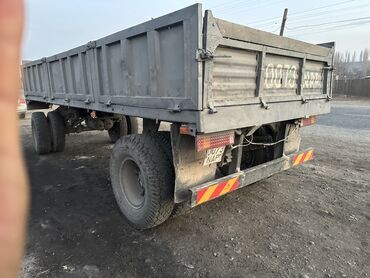 Другой строительный транспорт: КАМАЗ самосвал, оранжевый, колёсная формула 6x4. Надписи на кабине — 8