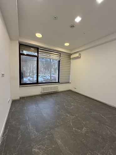 Аренда офисов: Аренда офисов, 30 м², В жилом комплексе, 1 линия — 6