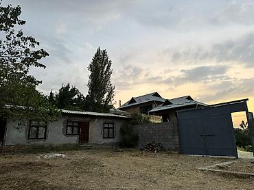 Продажа коттеджей и домов: Продается дом с общей площадью 12 сот. Территория дома 10 сотик и — 7