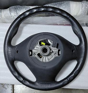 toy dekor: BMW üçün çoxfunksiyalı sükan çarxı. Qara rəngdədir və gümüşü dekor — 3