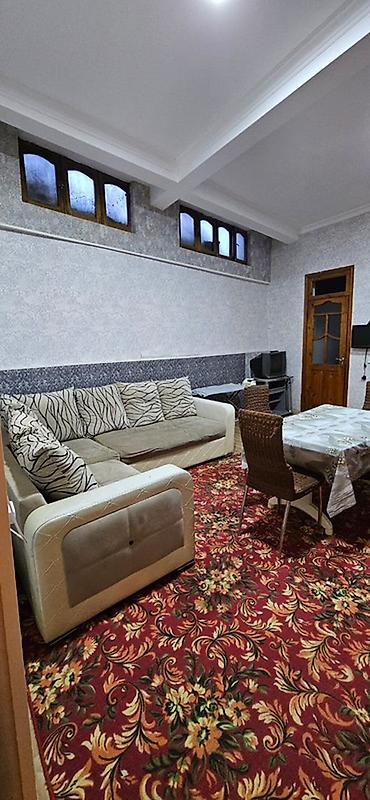 Kirayə otaqlar: Ev 8 noyabr metrosunun düz yanında yerləşir, Bakı dövlət universiteti — 2