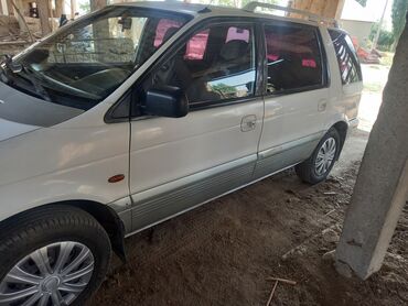 Другие автомобили: Просторный минивэн белого цвета с рейлингами на крыше — 4