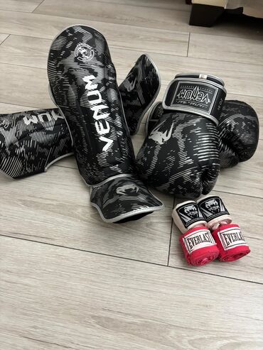 Əlcəklər: KICKBOXING DESTI yep yenidir 3 ay istifade olunub qiz isdedib