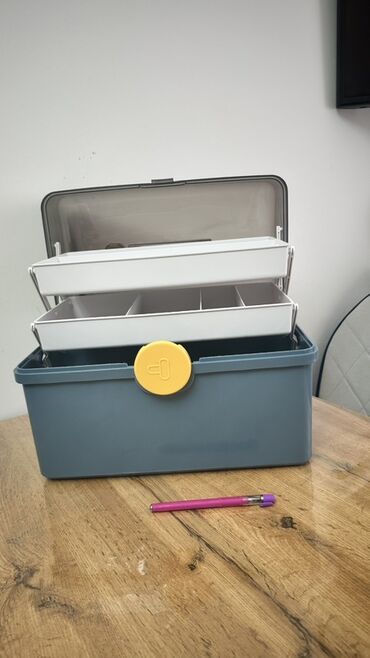 Клеевые пистолеты: Электрический клеевой пистолет синего цвета с оранжевым курком — 11