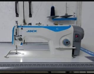 продаю нетбук: 11000 сомго Жак Ф4 машинка сатамын. 3 ай гарантия беремин!