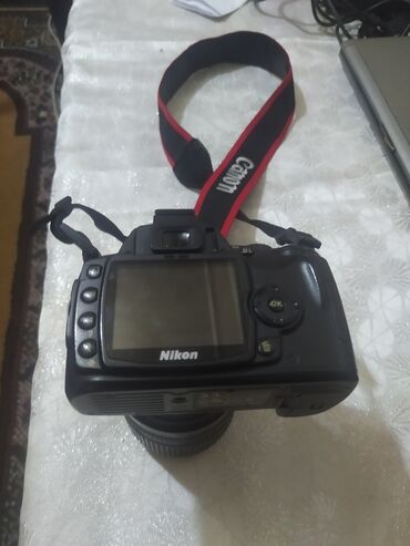 pocophone f3: Nikon D60 DSLR Camera AF-S DX NIKKOR 18-105mm f/3.5-5.6G ED Vibration