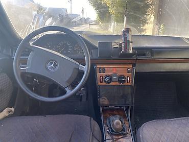 300 000: Mercedes-Benz W124: 1990 г., 2 л, Механика, Газ, Седан — 1