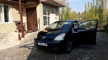 Toyota Corolla Verso: 2004 г., 1.8 л, Механика, Бензин, Универсал