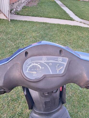 Ostali motocikli i skuteri: SYM skuter u plavoj boji, idealan za gradsku vožnju. Poseduje udobno na lalafo.rs — 4 Ostali motocikli i skuteri: SYM skuter u plavoj boji, idealan za gradsku vožnju. Poseduje udobno — 4