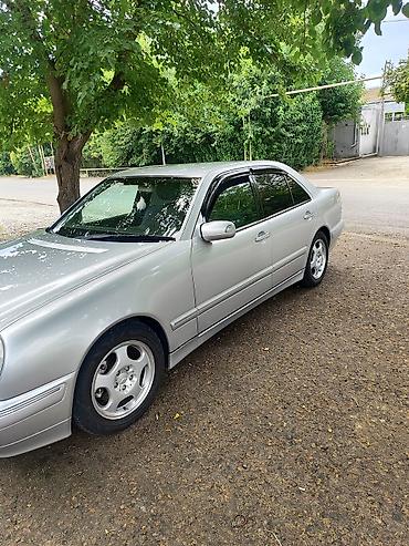 3 e30: Mercedes-Benz E 320: 3.2 l | Sedan — 3