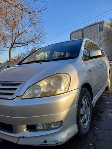 Toyota: Toyota Ipsum: 2002 г., 2.4 л, Автомат, Газ, Минивэн