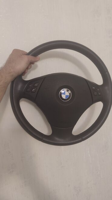 Daş yunu: BMW e90 modelləri üçün qara rəngdə sükan komplekt. Sükanın hər iki