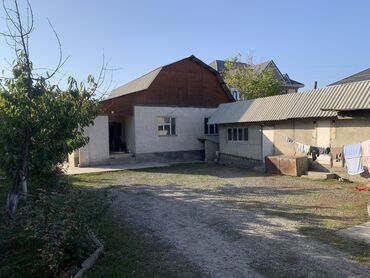 продаю дом жайылский районе: Дом, 110 м², 4 комнаты, Агентство недвижимости, Старый ремонт