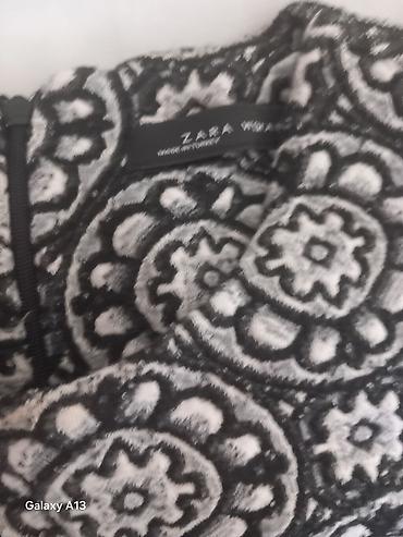 Haljine: Ženska haljina bez rukava, A-kroja. Crno-beli žakard/deblji tekstil sa — 3