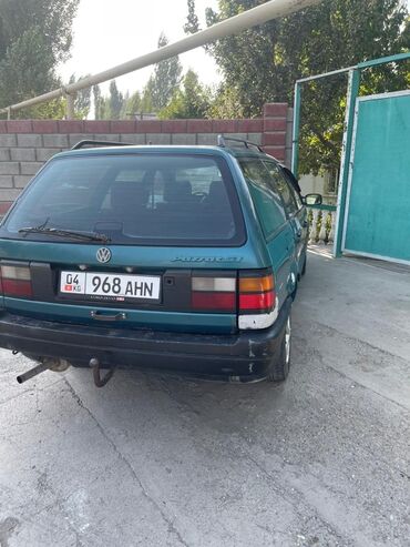 хово машина: Volkswagen Passat Variant: 1990 г.