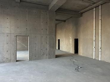 Продажа офисов: Продажа офисов 326 м², Без ремонта, Без мебели, Многоэтажное здание, 1 этаж — 9