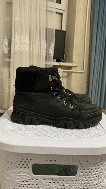 черные мужские ботинки: Сапошка зимний очень хороший и оргинал качество мощный и чистый ✅