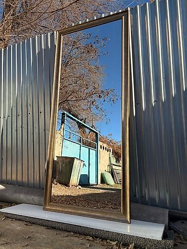 Зеркала: В наличии Золото-коричневое зеркало, рамка ПВХ Ширина рамки: 2,7 см — 1