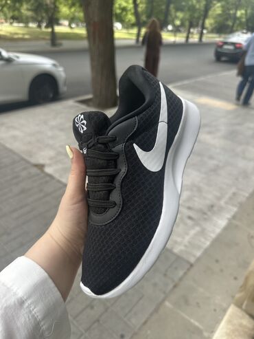 женские кроссовки nike roshe: Nike, Размер: 38, цвет - Черный, Новый