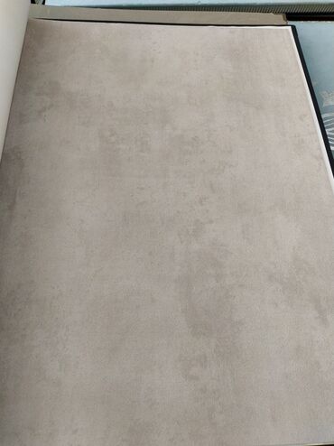 yağış işıq: Minimalist divar kağızı – monoxrom, açıq bej/rəngli beton effekti -